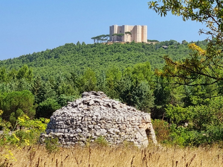 Castel del Monte mit Trullo Apulien